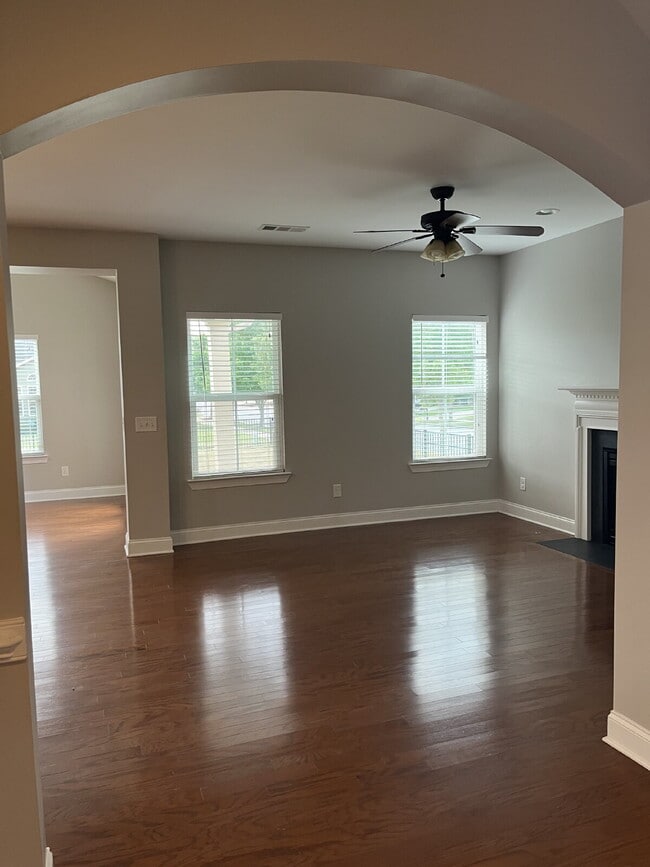 Photo - 202 Cooper Ledge Cir