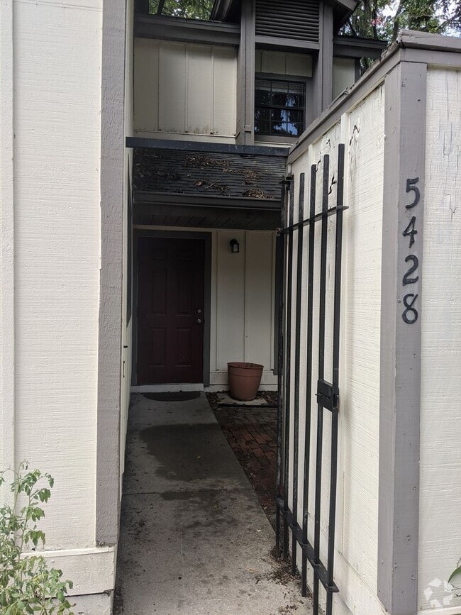 Building Photo - Cypress Pointe Rental
