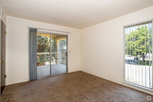 2BR, 1BA - 850SF