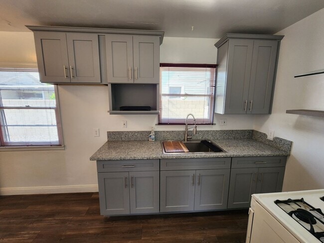 Photo - Pershing Duplex Unidad 260 W 18th St