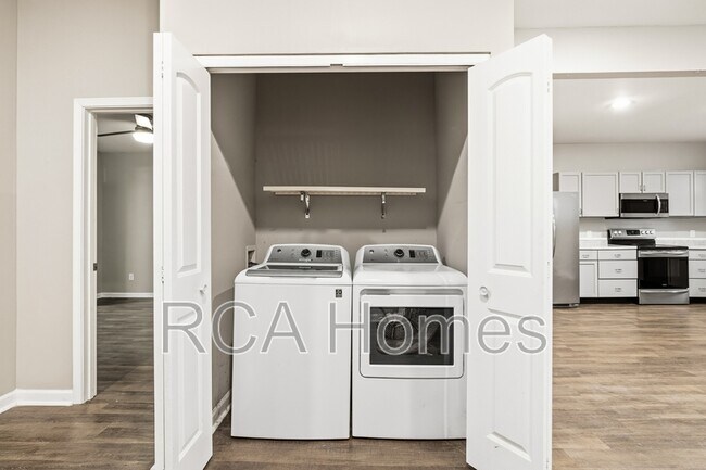 Photo - 1452 Woodlawn Ave