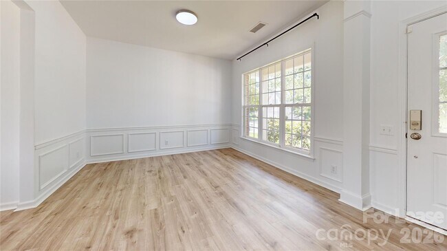 Photo - 2536 Coltsgate Road