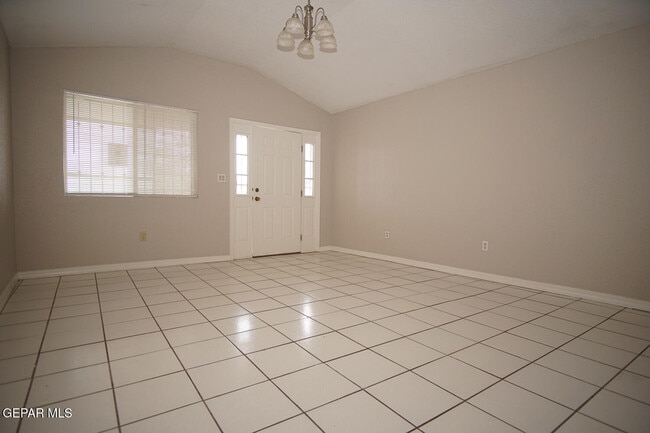 Photo - 422 Val Verde St