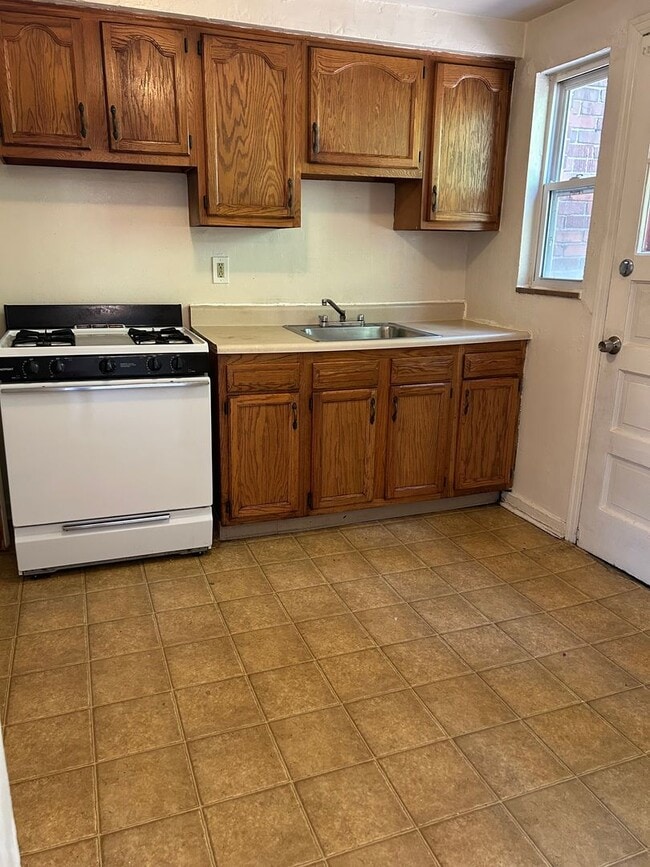 Photo - 1403 Woodlawn Ave