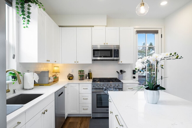 Photo - 4404 37th Ave SW Unit ID1054655P