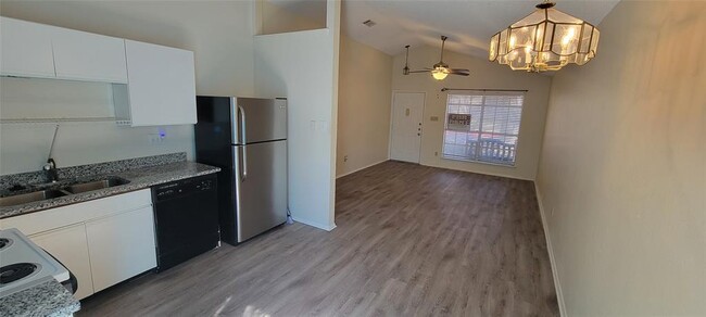 Photo - 1015 E Yager Ln Unit 69