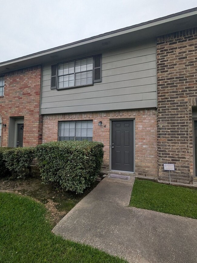 Townhome in the Heart of Beaumont! - Townhome in the Heart of Beaumont!