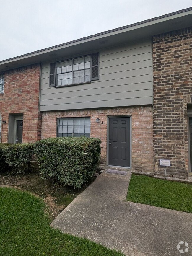 Building Photo - Townhome in the Heart of Beaumont!