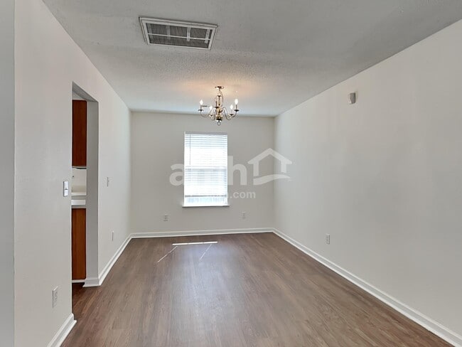 Photo - 505 Kingsman Ln