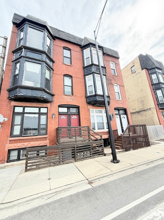 Building Photo - 113 S Paulina St Unit 3F