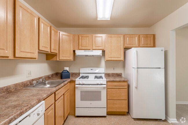 1 BR, 1 BA - 740 SF