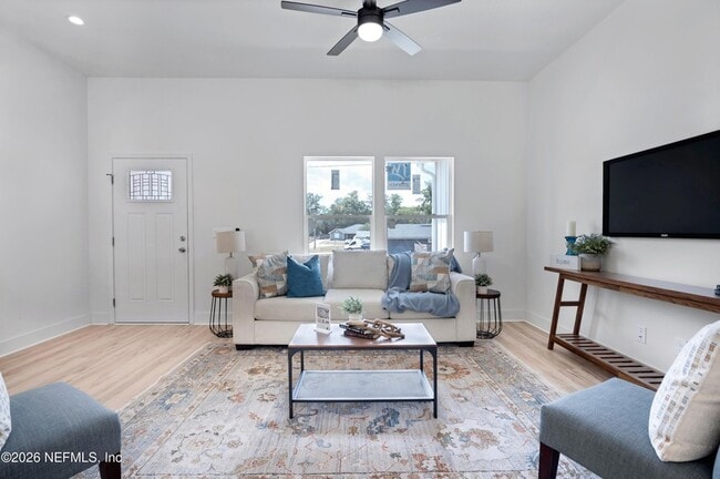 Photo - 7465 Donald St