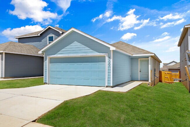 Photo - 2823 Red Diamond