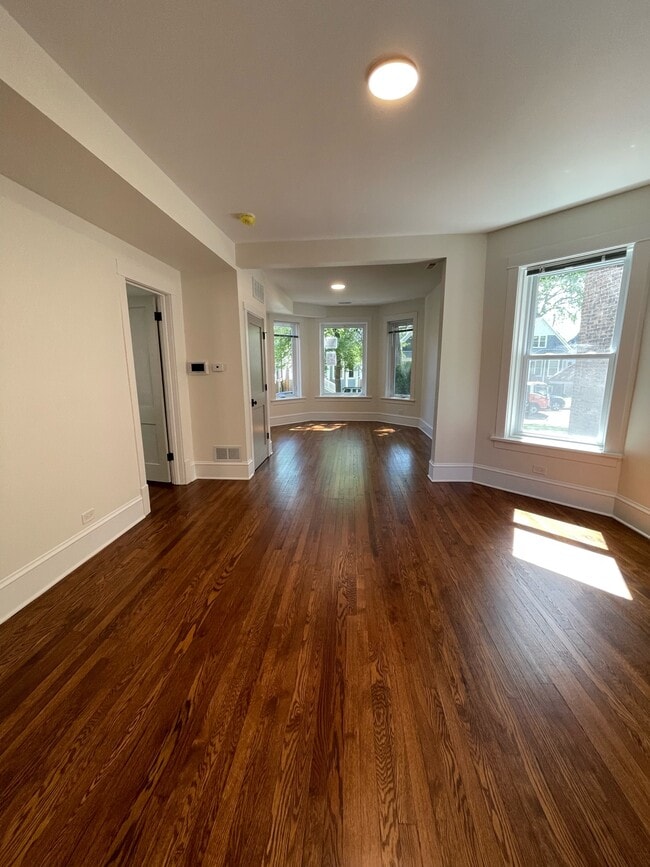 Photo - 3436 N Springfield Ave Unidad 1