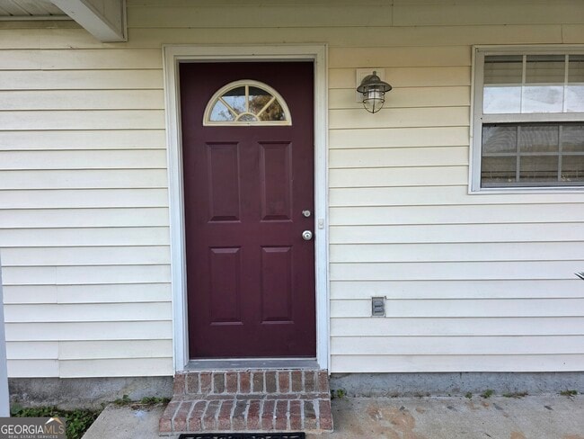 Photo - 585 Rushing St