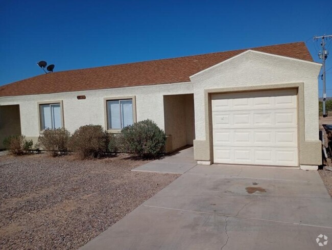 Building Photo - 3 bedroom in Eloy AZ 85131 Rental
