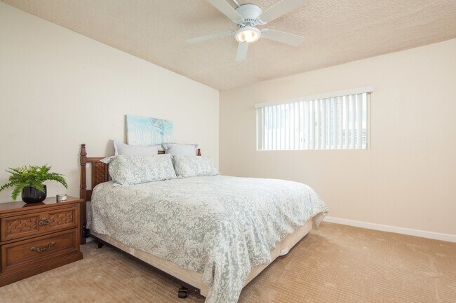 Photo - Water, Cable, Trash Included in this Beaut... Unidad 26