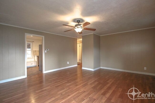 Photo - 2618 E 26th St