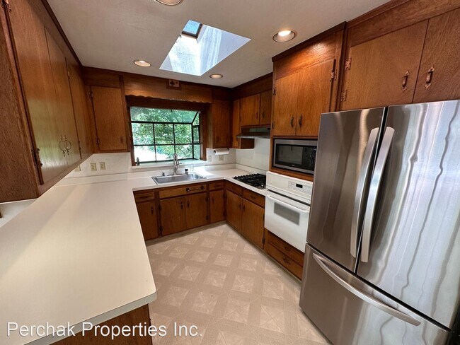 Photo - 4 br, 2 bath House - 957 Forest Lane