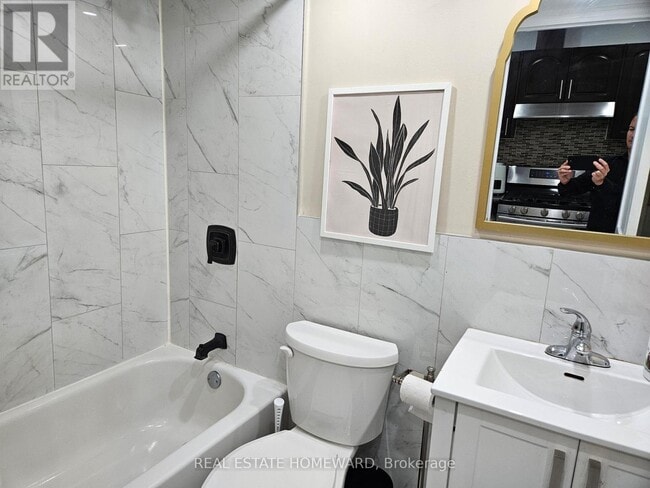 Photo - 141 Coxwell Ave