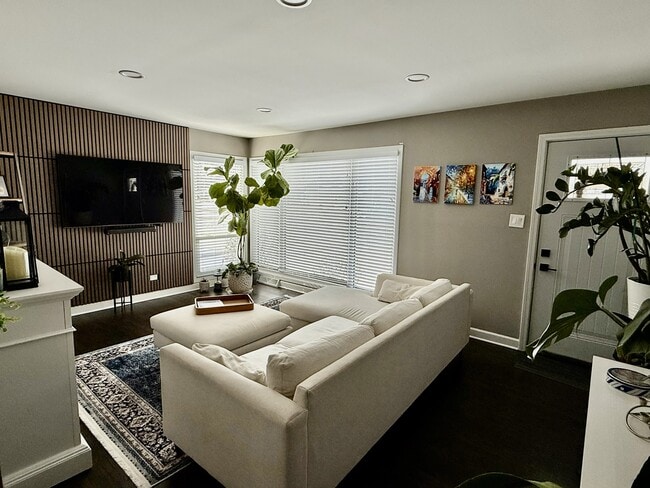 Photo - 355 N 2nd Ave