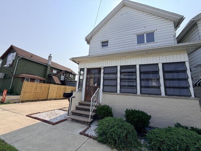 1007 Stafford Ave