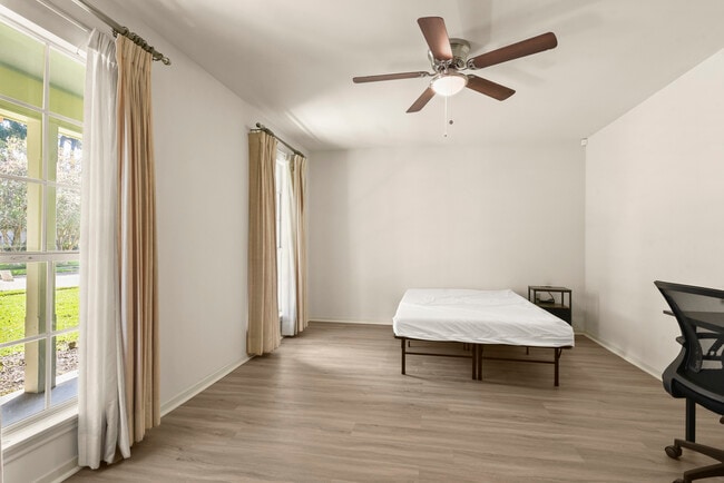 Photo - 5240 Heritage Dr