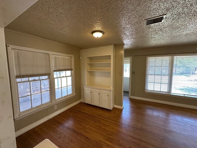 Photo - 3315 31st St