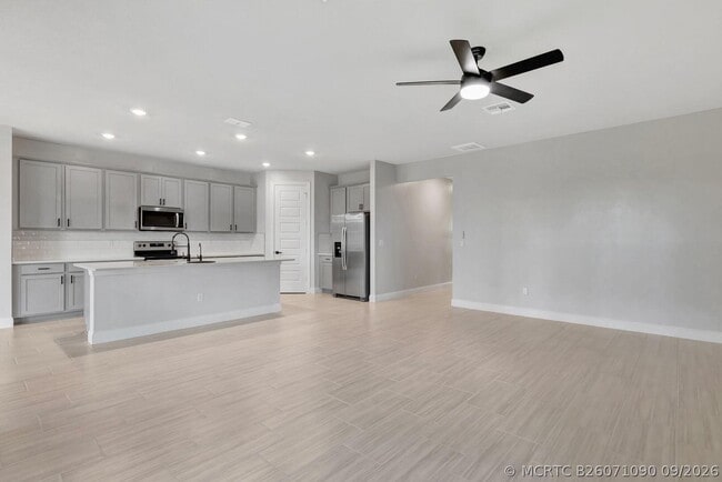 8606 Dahlia Cir