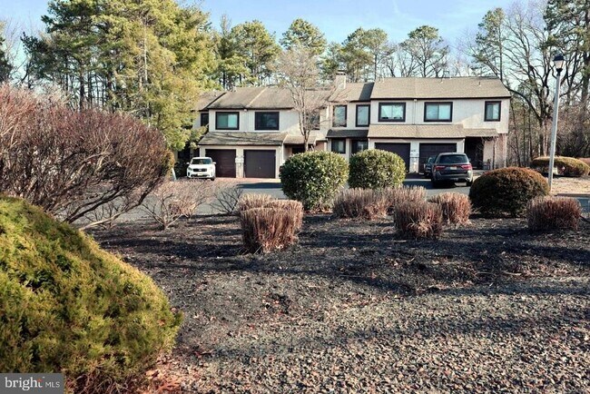 Building Photo - 13 5 Crown Royal Cir