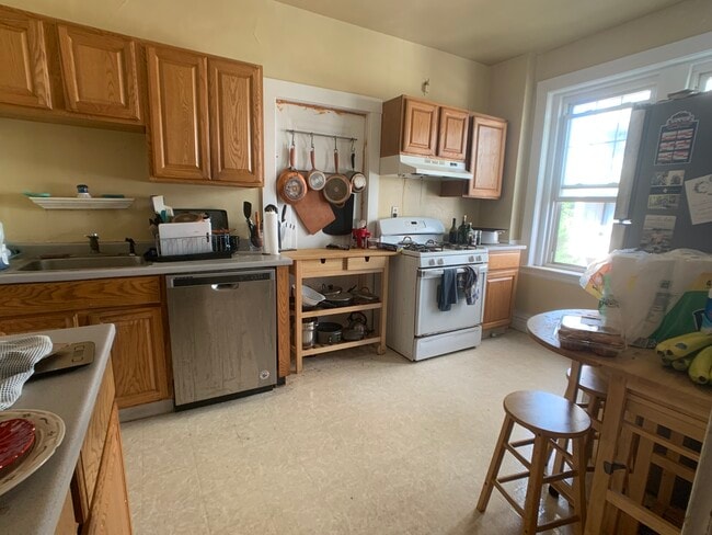 Building Photo - 1515 Beacon St Unit 3