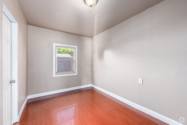 2BR, 1BA - 515SF - Primary Bedroom