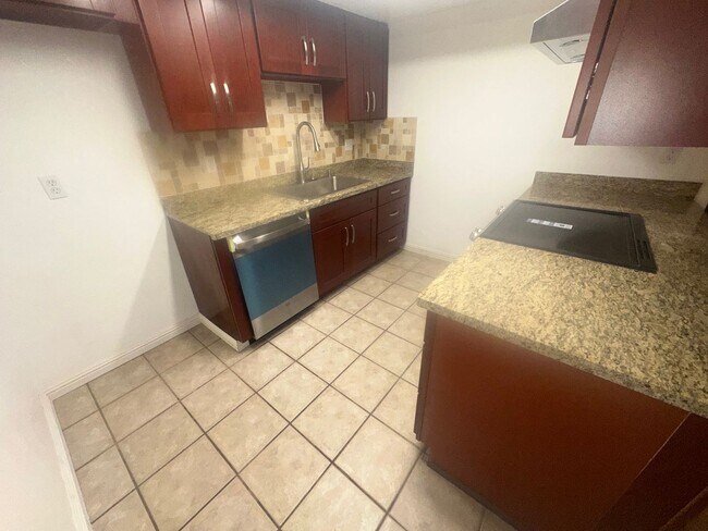 Photo - Remodelled Duplex With Lincoln Schools