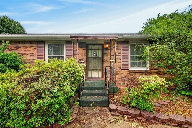 Photo - 2 Bedroom Dog Friendly Home For Rent With Large Bonus Room!