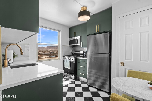 Photo - 618 1/2 Stewart Ct