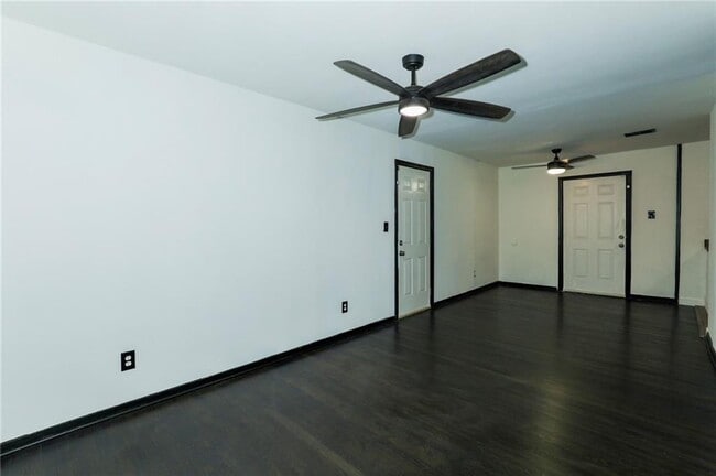 Photo - 836 Bolton Rd NW