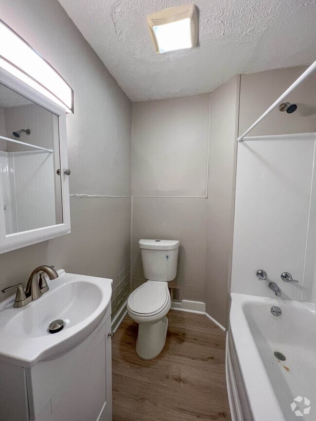 Building Photo - 528 Seward St Unit 528 Seward Street UP Rental