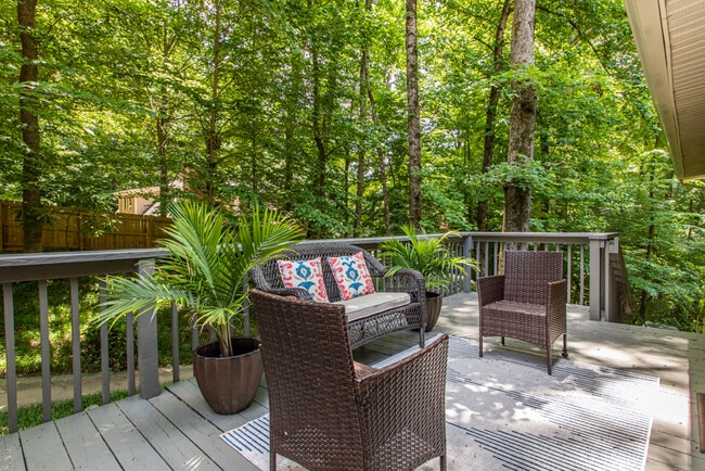 Photo - 1541 Sagamore Dr NE