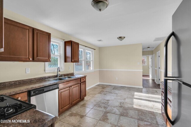 Photo - 512 Lakehurst Rd