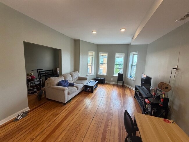 Photo - 301-305-305 Dudley St Unidad 6
