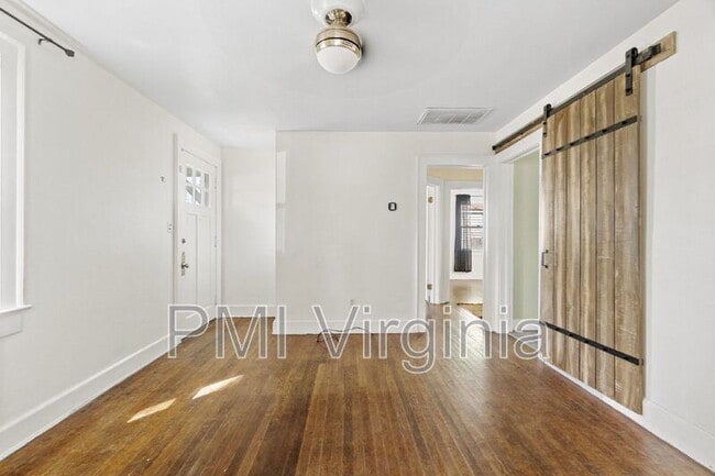 Photo - 818 W 42nd St