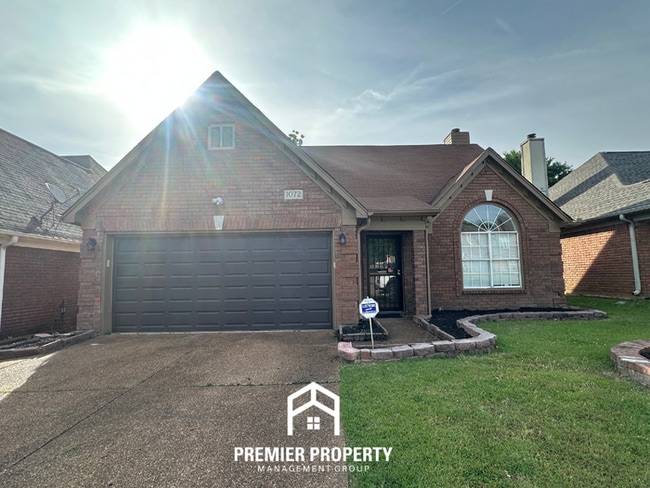 Building Photo - Modern 3BR/2.5BA Cordova Home | Granite Counters, Vaulted Ceilings & Soaking Tub