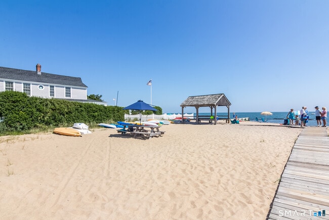 Photo - 116 Overshore Dr E