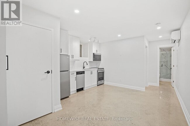 Photo - 2563 Dundas St W