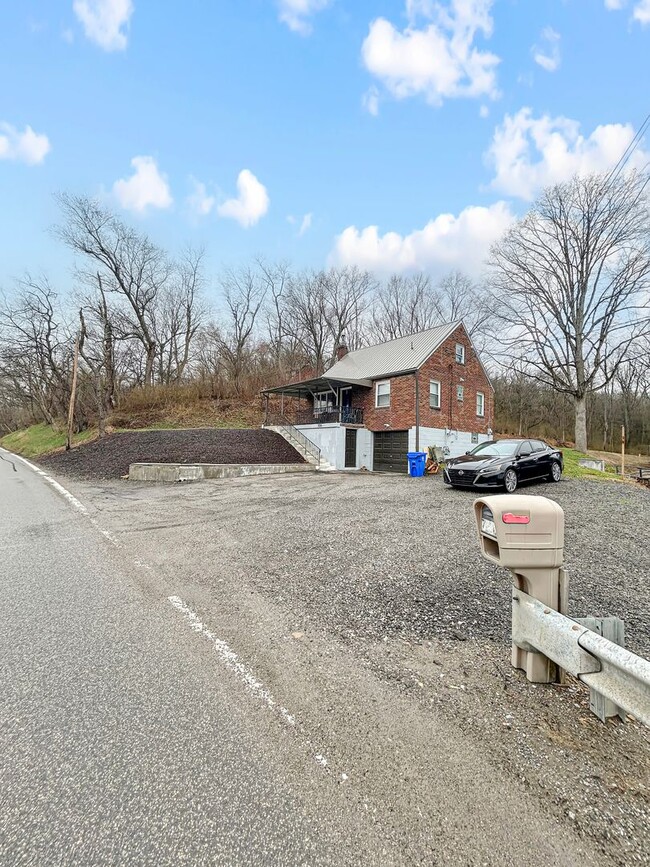 Photo - Charming 3-bedroom, 1-bath home in Oakdale, PA!