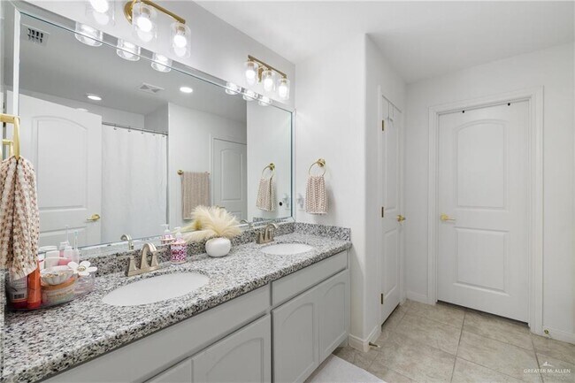 Photo - 18-25th 1/2 S 25 1/2