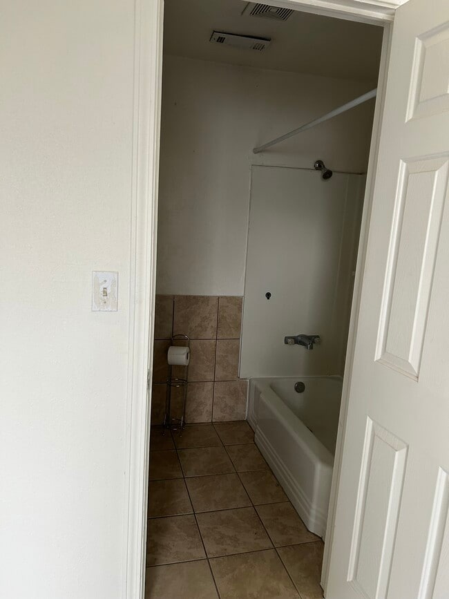 Photo - 276 Adams St Unidad B