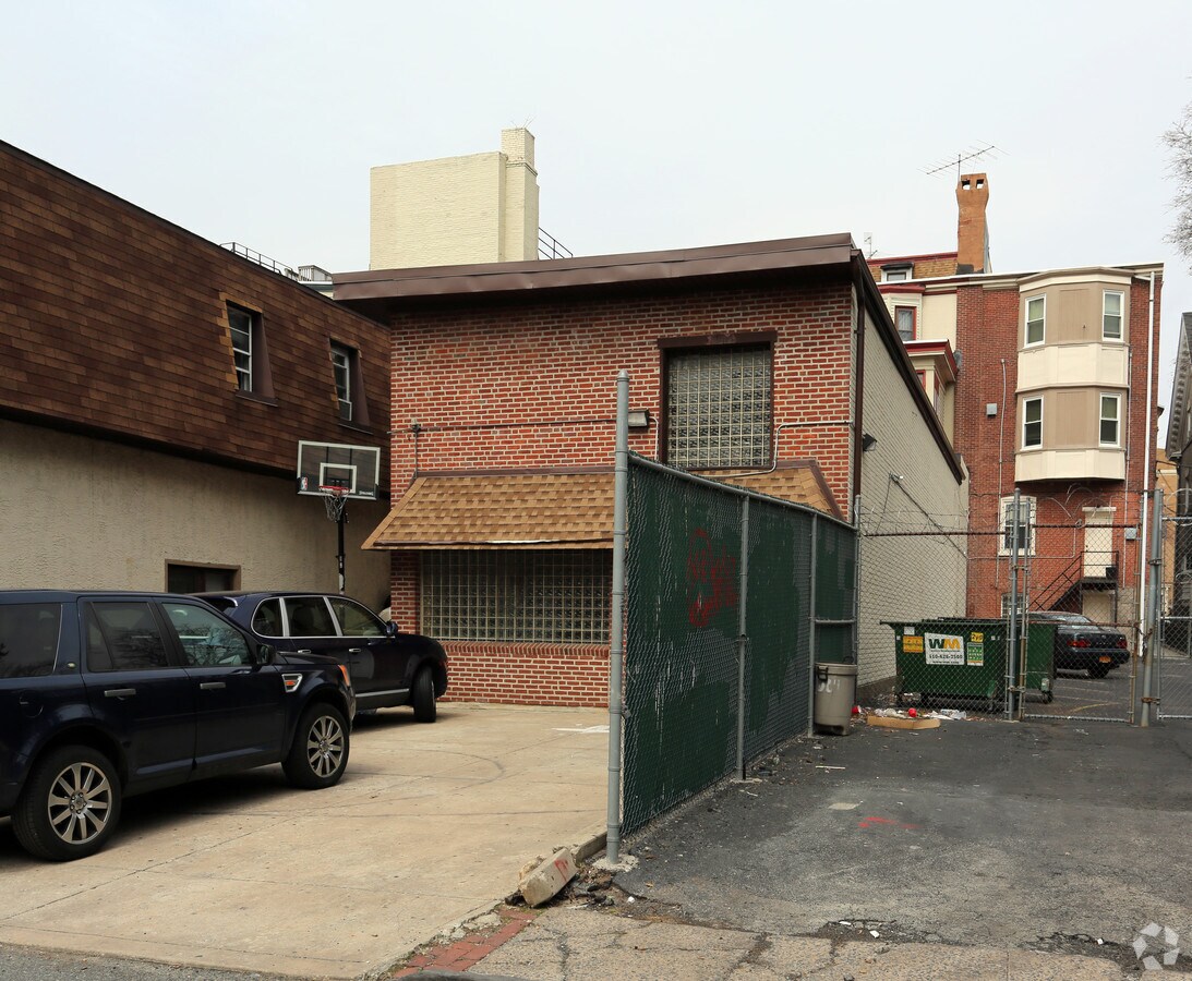 Photo - 4034 Walnut St