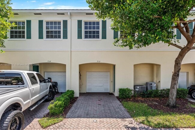 Photo - 712 SW 2nd Way Townhome