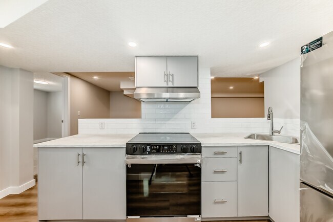 Photo - 4752 Memorial Dr E